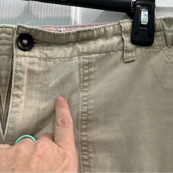 Old Navy Women's Size 10 Chino Khaki Flat Front Shorts - Picture 2 of 14